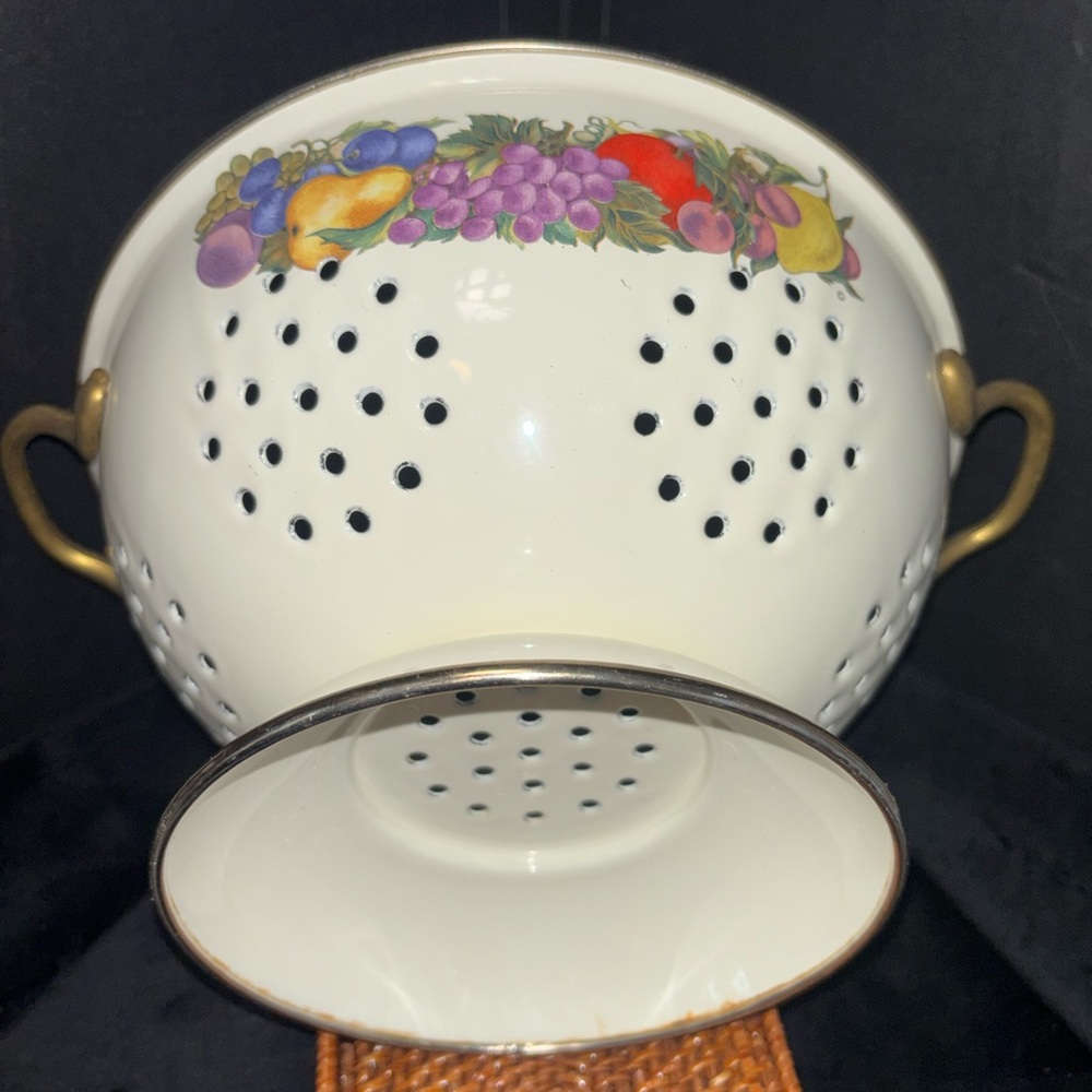 Vintage Fruit Pattern Metal 🤘 Colander with Gold Handles - Picture 4 of 6